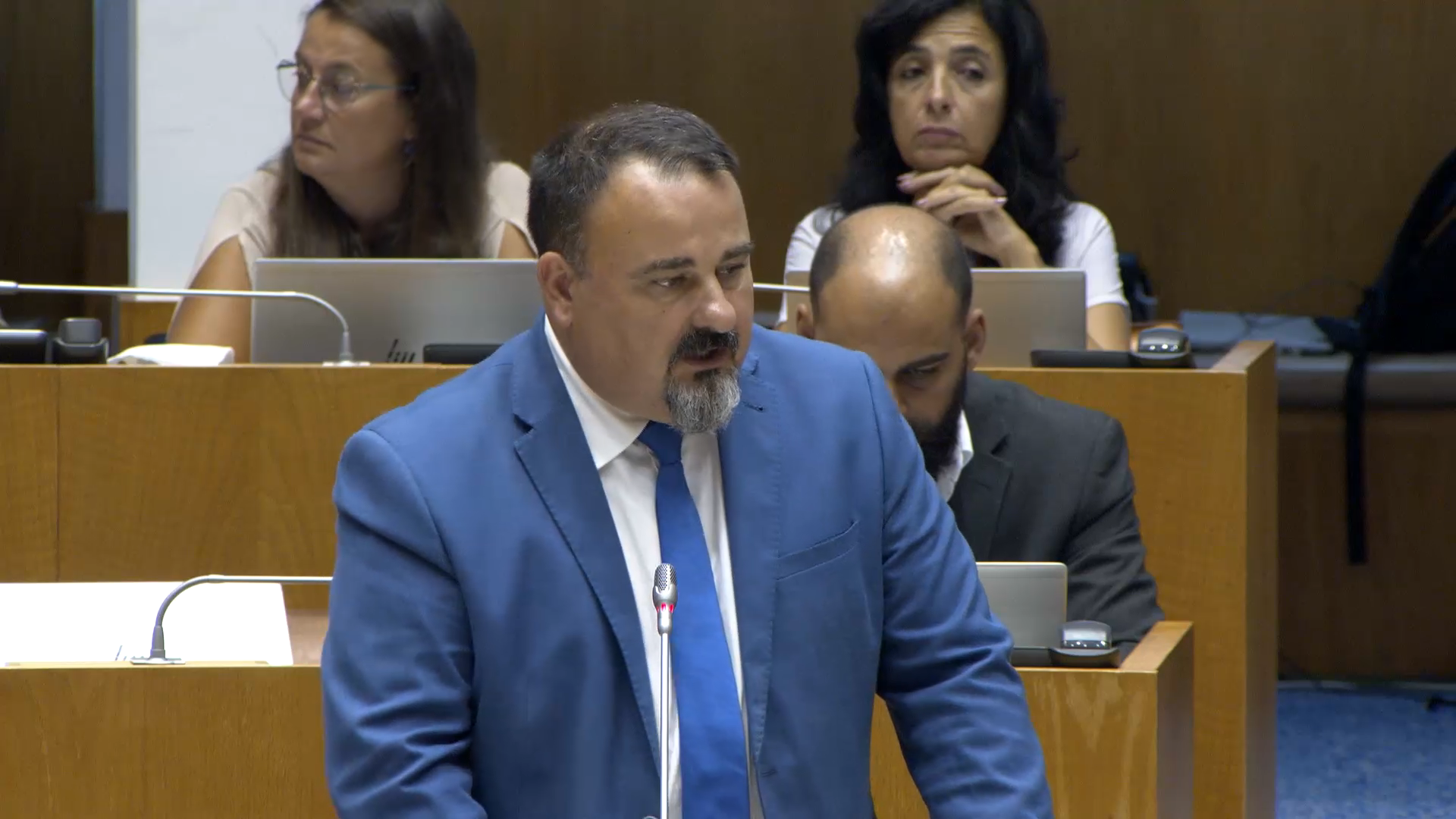 Paulo Estêvão acusa República de asfixiar financeiramente a Região ...