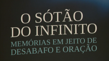 ‘O Sótão do Infinito’ é uma compilação de publicações de Roberto Rodrigues