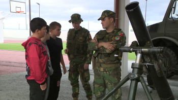 Forças Armadas visitaram Escola de Rabo de Peixe para maior proximidade aos jovens