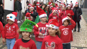 Desfile de Natal infantil animou a Praia da Vitória