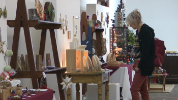 Mercadinho de Natal na Vila do Porto promove artistas e artesãos locais