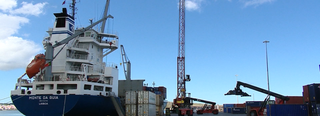 Imagem de Governo quer alienar participação da Portos dos Açores no capital social das empresas de estiva regionais