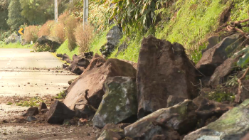 Sismo na Terceira: Estrada cortada devido ao deslizamento de terras