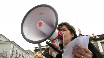 Trabalhadores manifestam-se em Angra e reclamam melhoria dos direitos laborais