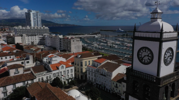 Detidos dois homens suspeitos de vários crimes de roubo