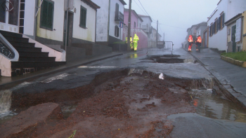 Chuva provoca inundações, desabamentos e obstrução de vias