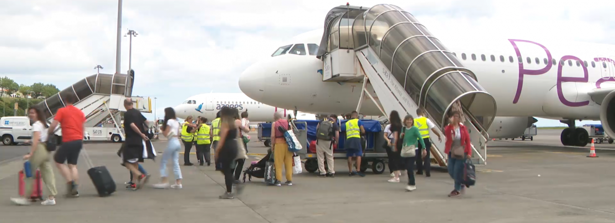 Imagem de Trabalhadores da SATA Air Açores contra privatização do serviço de Handling