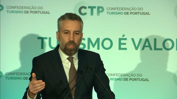 TAP vs. SATA: Pedro Nuno Santos critica dualidade política