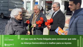 AD nas ruas de Ponta Delgada para convencer que é o melhor para os Açores