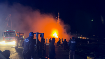 Incêndio provoca danos no navio Ponta da Barca