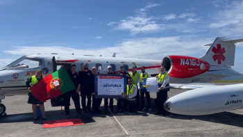 Avião que está a tentar bater recorde de velocidade faz paragem em São Miguel