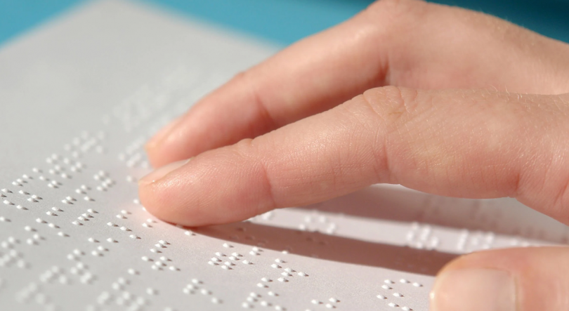 SATA Inclusiva: Folhetos de segurança em braille e formação em língua gestual 