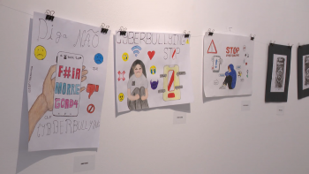 25 Alunos da EBI das Capelas reúnem trabalhos numa exposição sobre ‘Cyberbullying’