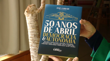 Livro ’50 Anos de Abril’ reúne visão de todos Presidentes da ALRAA e do Governo