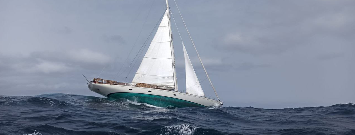 7 pessoas resgatadas a bordo de veleiro na ilha do Pico