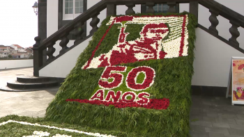 Festa da Flor na Ribeira Grande evoca os 50 anos do 25 de Abril