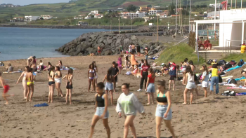 4ª edição do ‘Adeus às aulas com um dia de praia’ juntou 300 alunos