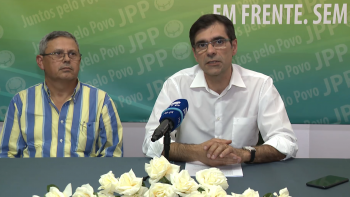 Carlos Furtado diz que são invocados trabalhos parlamentares para deslocações a festas populares