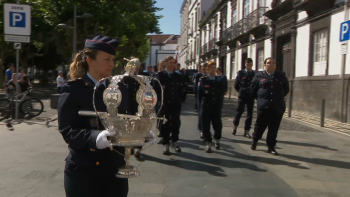 Espírito Santo: Bombeiros Voluntários de Ponta Delgada transportaram a Coroa do Município