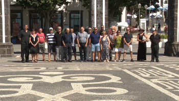 Lesados Banif manifestam-se em Ponta Delgada com minuto de silêncio 