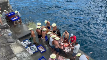 Cais das Poças: Mais de uma tonelada de pescado para o tradicional caldo de peixe