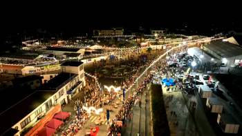 Festas da Praia: Cortejo de Abertura contou com quatro carros alegóricos e duas centenas de participantes