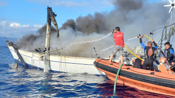 Incêndio em embarcação ao largo da costa de Vila Franca do Campo