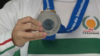 Taça do Mundo de Karate: Atletas recebidos em festa na chegada a São Miguel