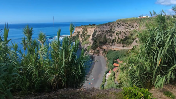 Construções ilegais com mais de 18 anos na Praia da Pedreira