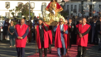 Centenas de fiéis na procissão do Senhor Santo Cristo na Graciosa