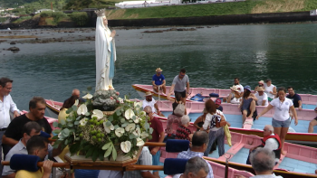 Procissão Marítima expressa devoção dos baleeiros à nossa Senhora de Lourdes