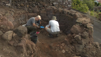 Arqueólogos desenvolvem investigação em antigo forno de olaria na ilha de Santa Maria