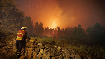 Hoje é dia de luto nacional em memória das vítimas dos incêndios