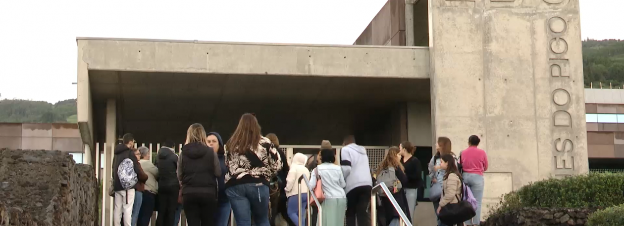 Greve Educação: Assistentes técnicos e operacionais da EBS Lajes do Pico contra fim dos programas ocupacionais 