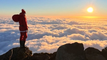 Pai Natal sobe à Montanha do Pico