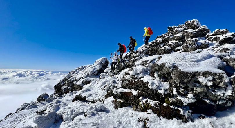 Há cada vez mais pessoas a subir a Montanha do Pico no inverno