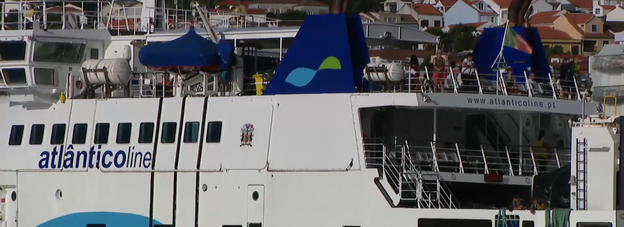 Imagem de Passageiros da Atlânticoline impedidos de embarcar viaturas já pagas