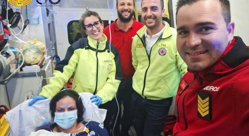 Bebé nasce a bordo de uma ambulância a caminho do Hospital