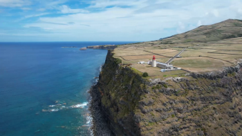 Farol do Albarnaz na ilha das Flores comemora 100 anos