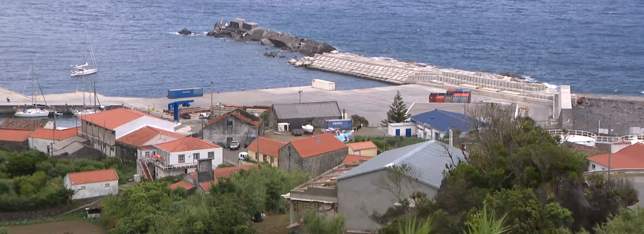 Imagem de Obra de reconstrução do Porto das Lajes das Flores entra numa nova etapa