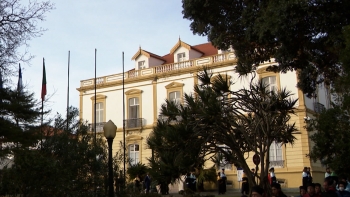 Imagem de Universidade dos Açores suspende professor universitário