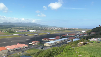 Imagem de Trabalhadores na Base das Lajes não aceitam indisponibilidade para rever tabelas salariais