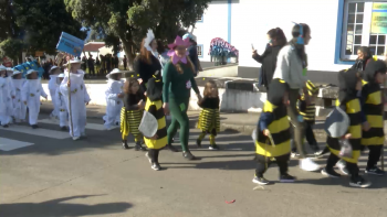 Imagem de Carnaval no Corvo: Crianças desfilam pela biodiversidade