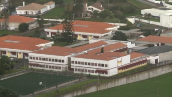 Imagem de Associação de Pais da Escola Secundária da Graciosa queixa-se de falta de informação