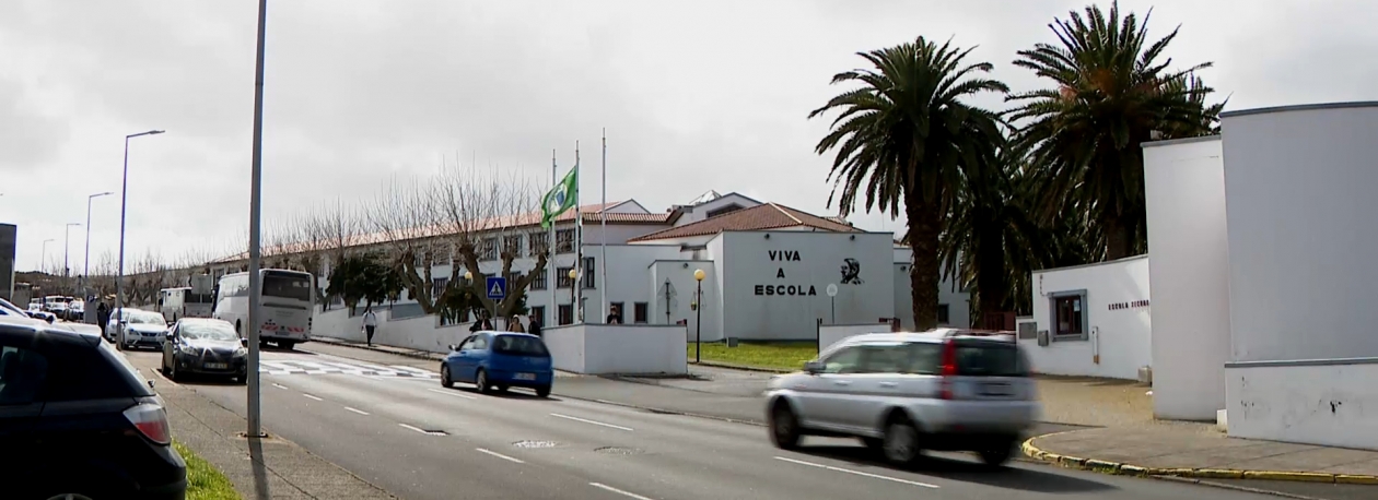 Imagem de Aluna sofre acidente na escola e teve de ir a pé até ao Centro de Saúde