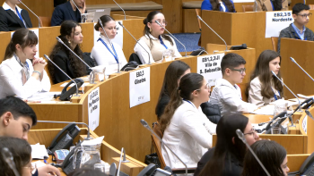 Imagem de Parlamento dos Jovens com foco no impacto das novas tecnologias