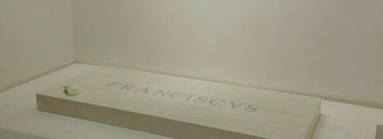 Imagem de Milhares visitam túmulo do Papa Francisco em Roma