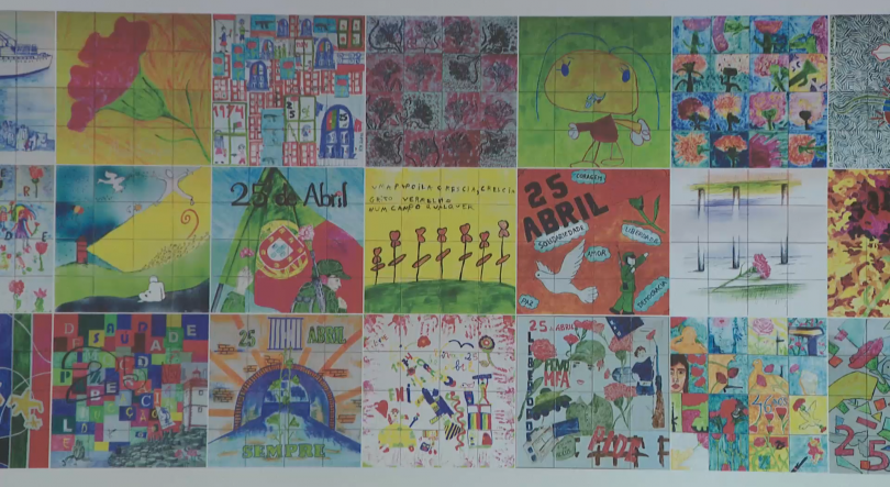 Imagem de Escola dos Arrifes inaugura réplica de mural do 25 de Abril