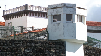 Imagem de Legislativas 2025: AD acusa Governos do PS pelo atraso na nova cadeia de Ponta Delgada
