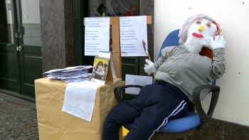 Imagem de Maios saem à rua para manter viva a crítica social associada a este costume